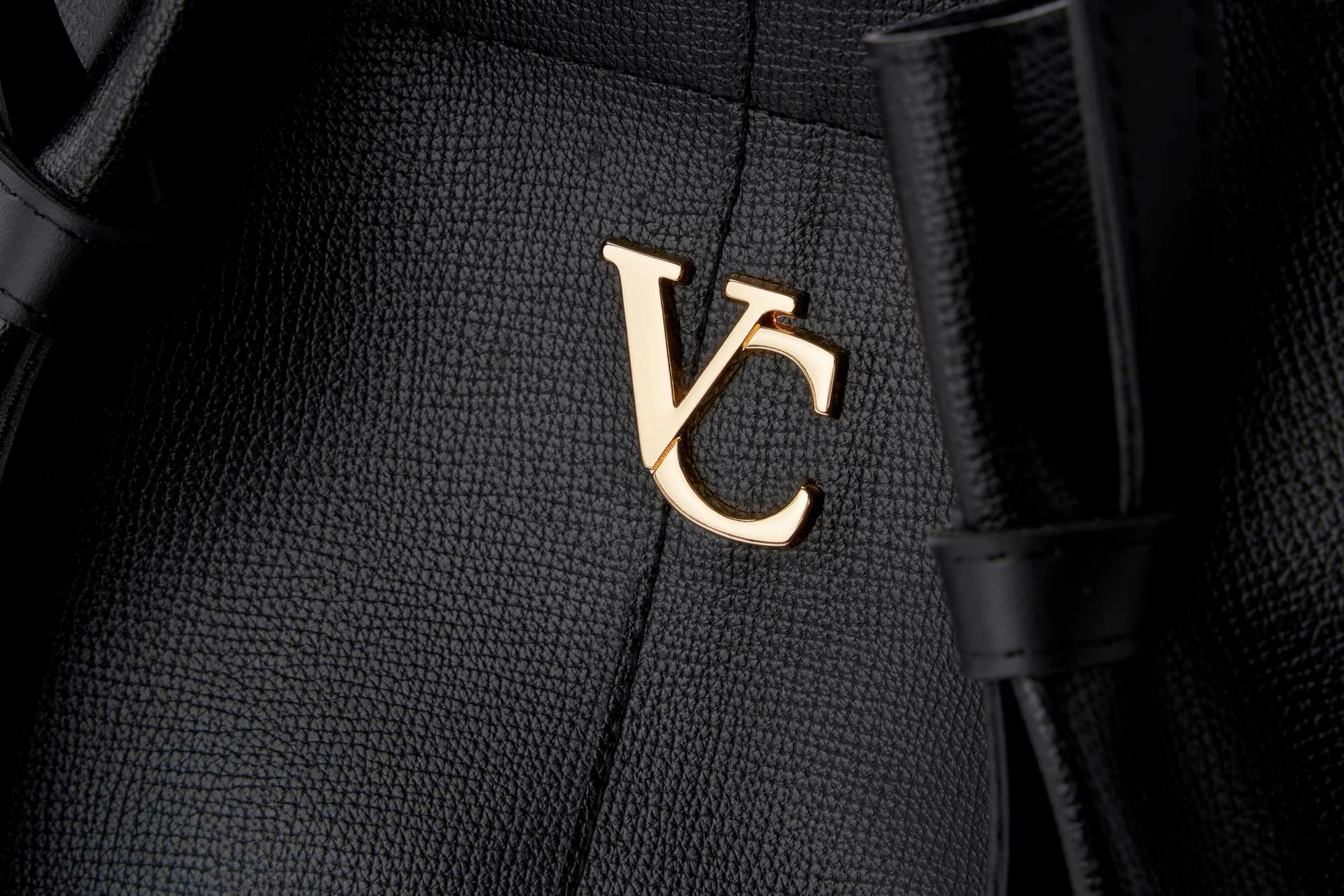 Çantë krahu Vince Camuto Foggia, e zezë