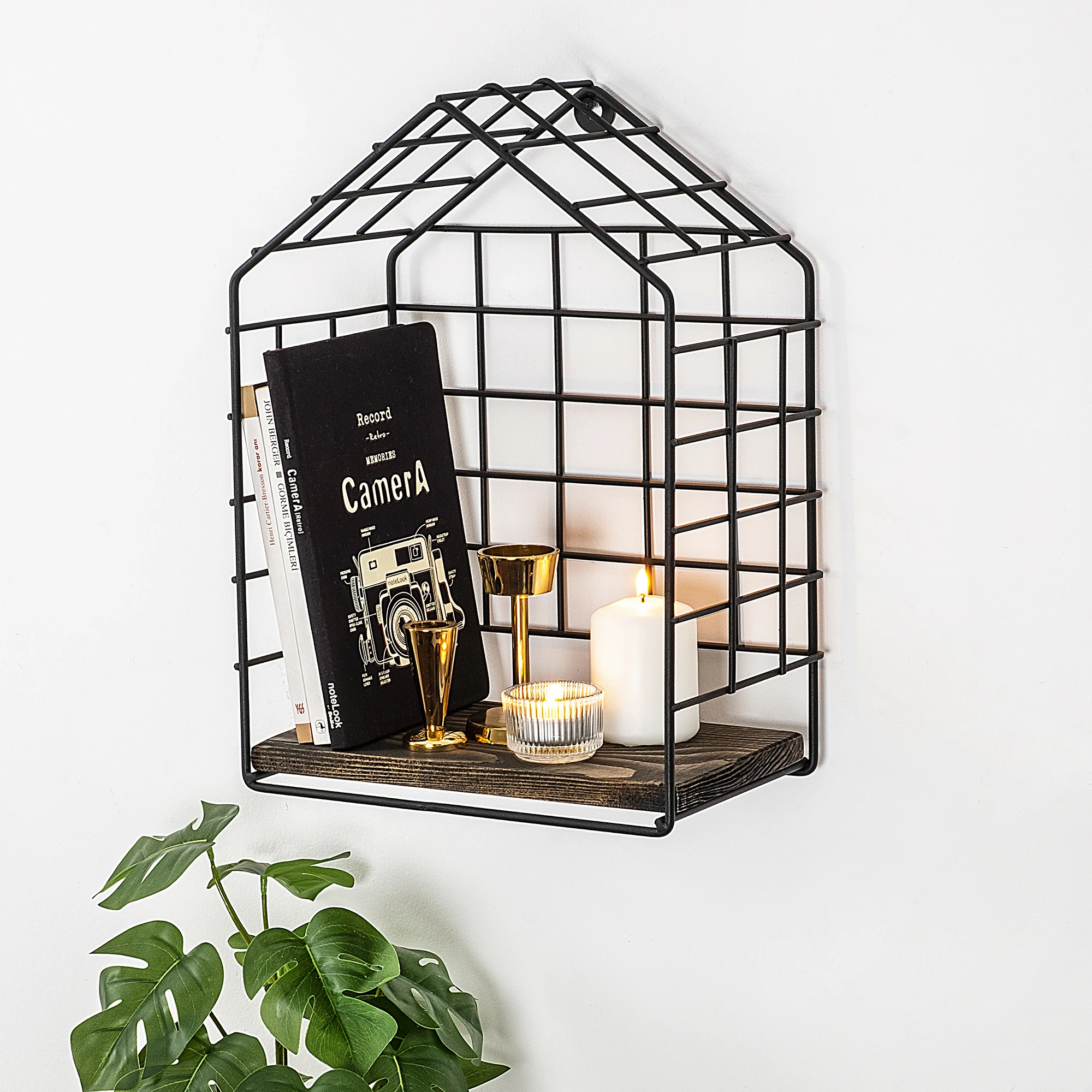 Raft muri Hanah Home, Ranunculus, ngjyrë e zezë dhe arre e errët