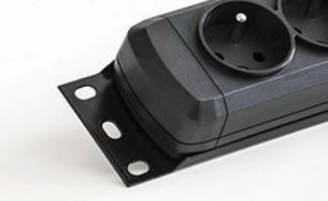 Mbrojtës tensioni Armac M12/30/CZ për rack 19", 12 prizë, 2.5m, e zezë