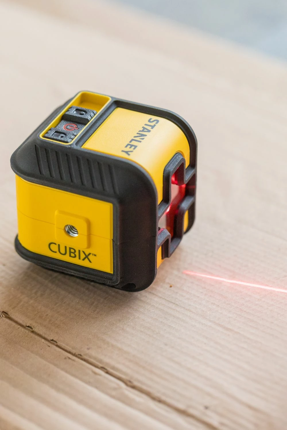 Laser nivelues kryq Stanley Cubix STHT77498-1 12 m, i kuq, me bateri