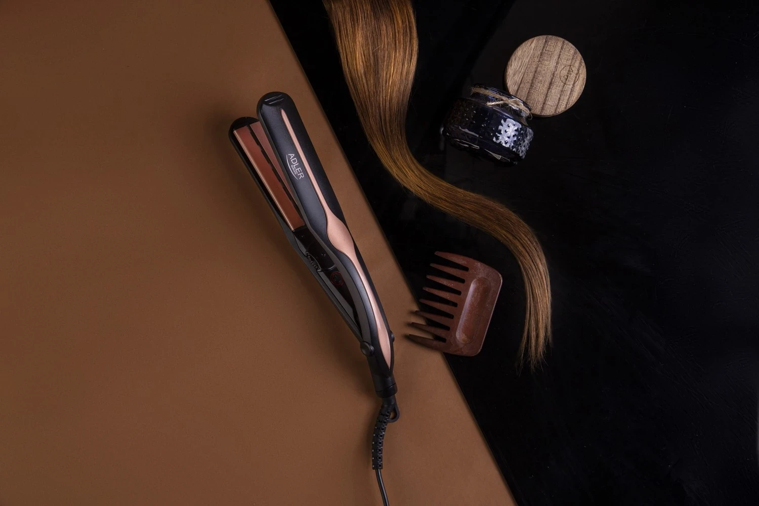 Drejtuese për flokë Adler AD 2318, e zezë/bakër