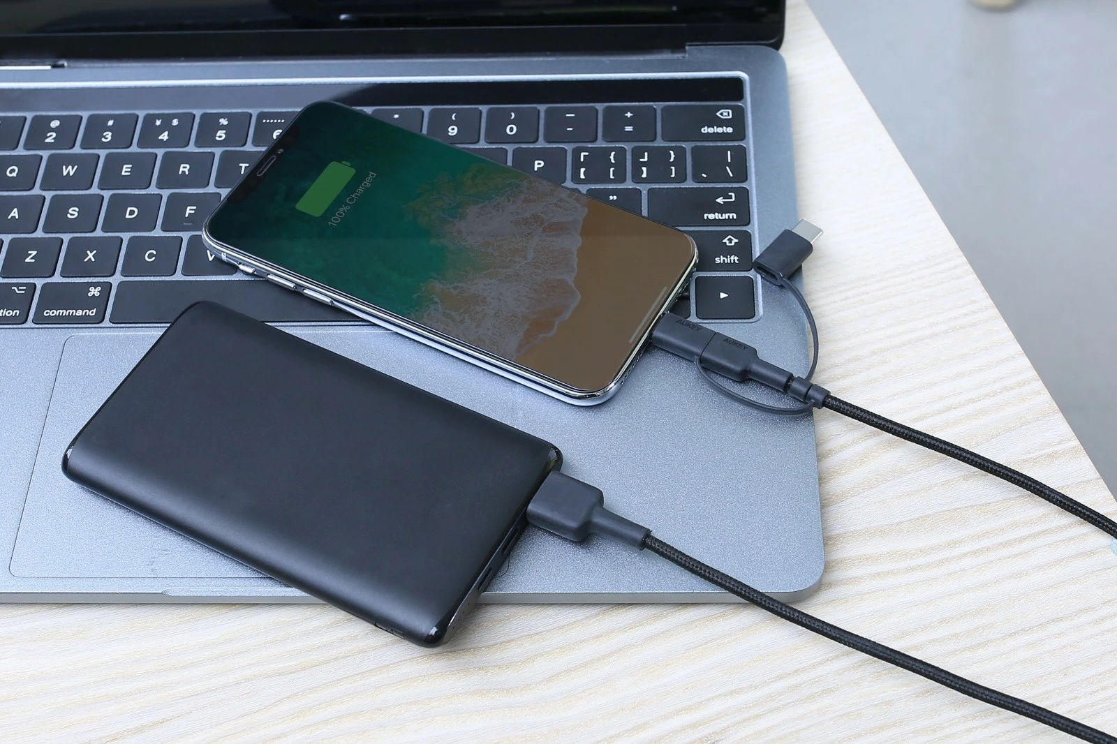 Kabllo 3-në-1 AUKEY CB-BAL5, 1.2m, USB C, Lightning, Micro USB, e zezë