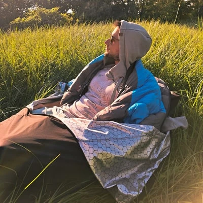 Thes gjumi izolues LayOn CozyBivy 210 x 65 cm, blu e errët