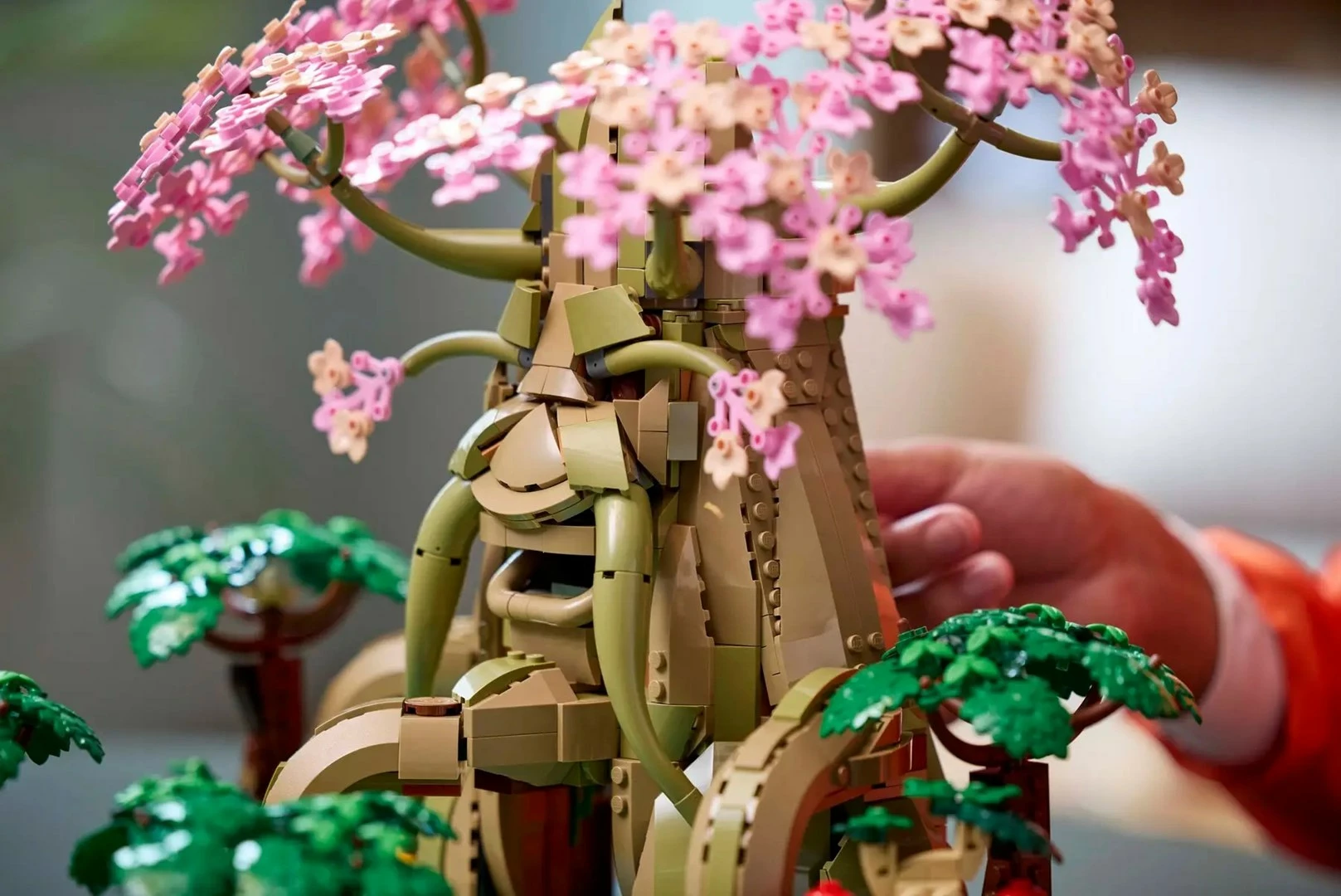 Set LEGO The Legend of Zelda 77092 Great Deku Tree 2-in-1, 2500 pjesë, me 4 minifigura