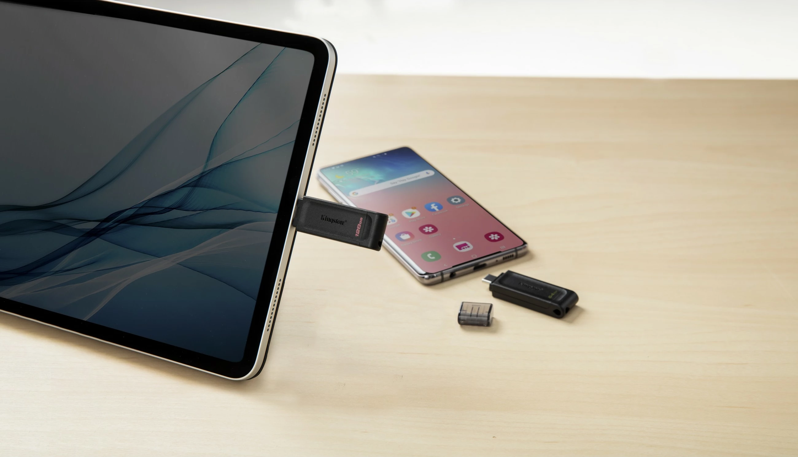 USB Kingston DataTraveler 70 64GB, USB-C, 3.2 Gen 1, e zezë