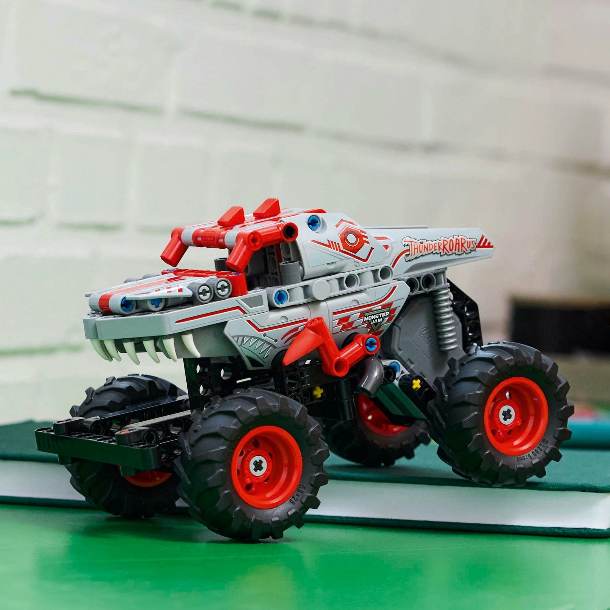 Set ndërtimi LEGO Technic Monster Jam ThunderROARus 42200, 232 copë, Pull-Back, gri/kuqe