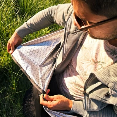 Thes gjumi izolues LayOn CozyBivy 210 x 65 cm, blu e errët