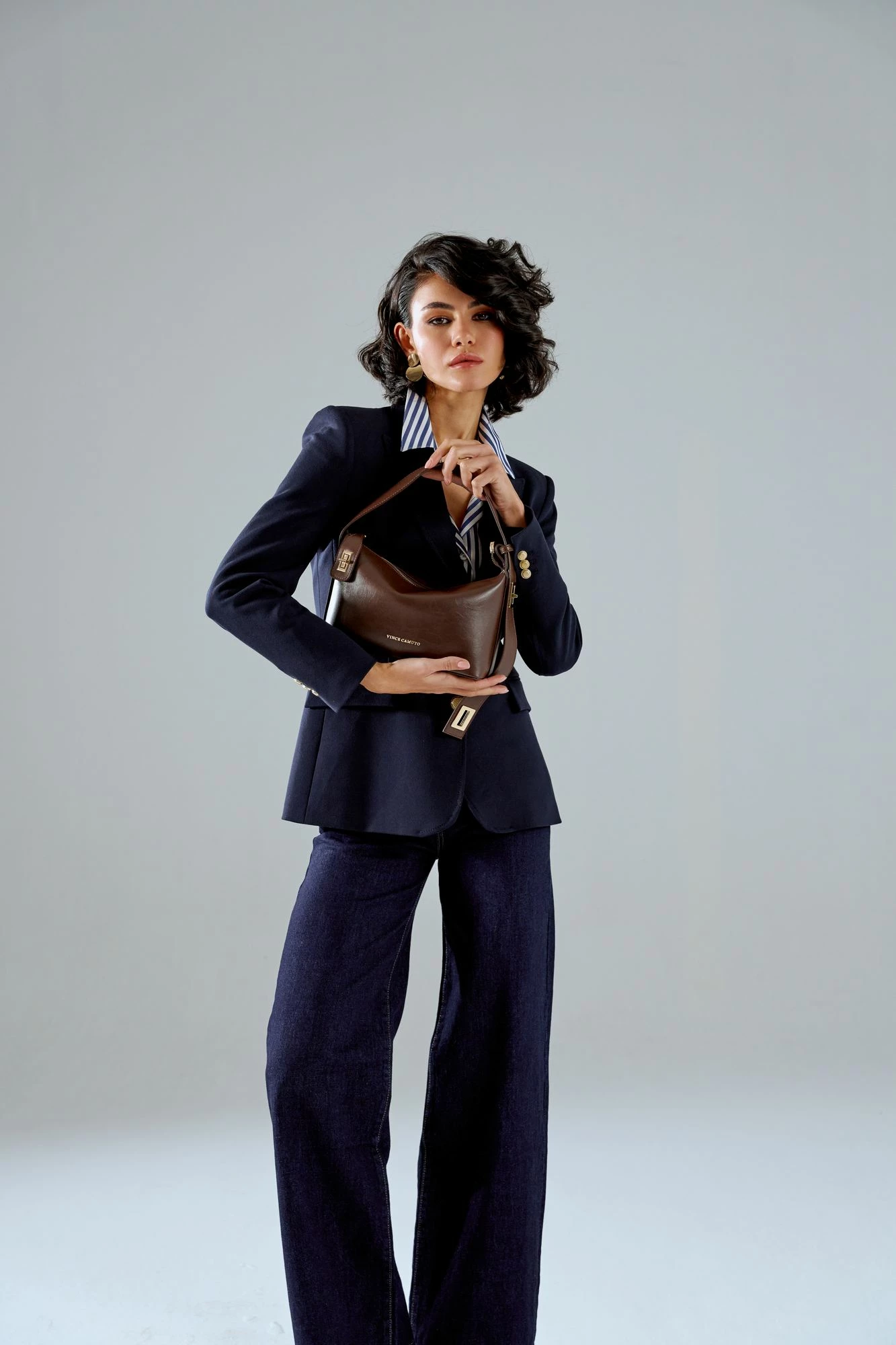 Çantë krahu Novara, ngjyrë çokollatë, Vince Camuto