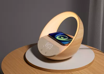 Llambë nate Moye Aurora Glow, orë me alarm, altoparlant Bluetooth 2x5W, karikim pa kabllo Qi deri 15W, bateri 2400mAh, finish imitim druri