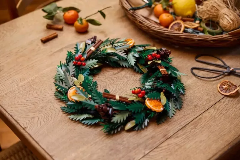 Lodra LEGO ICONS 10340 Wreath, për të rritur, shumëngjyrëshe