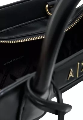 Çantë krahu për femra Armani Exchange XW002159 AF26570, e zezë
