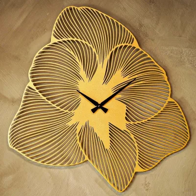 Orë muri dekorative prej metali, dizajn lule, ngjyrë ari, Wallity Azalea APS039, 70x70cm