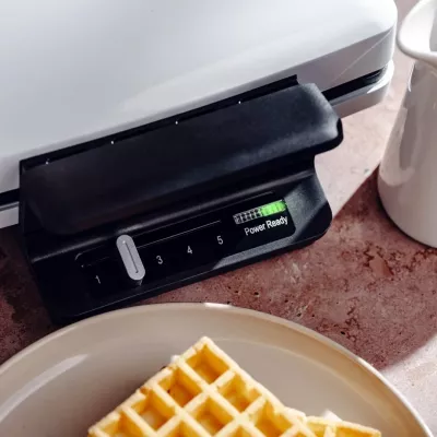 Pjekës për waffle Adler AD 3085, 1800 W, i zi