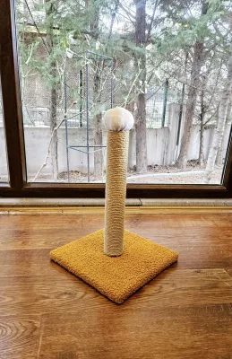 Shtyllë për gërvishtje për mace, ngjyrë mustardë, Hanah Home, Tırma L