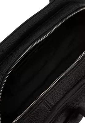 Çantë krahu Calvin Klein Emblem Trio Pebble LV04F3743G për femra, e zezë