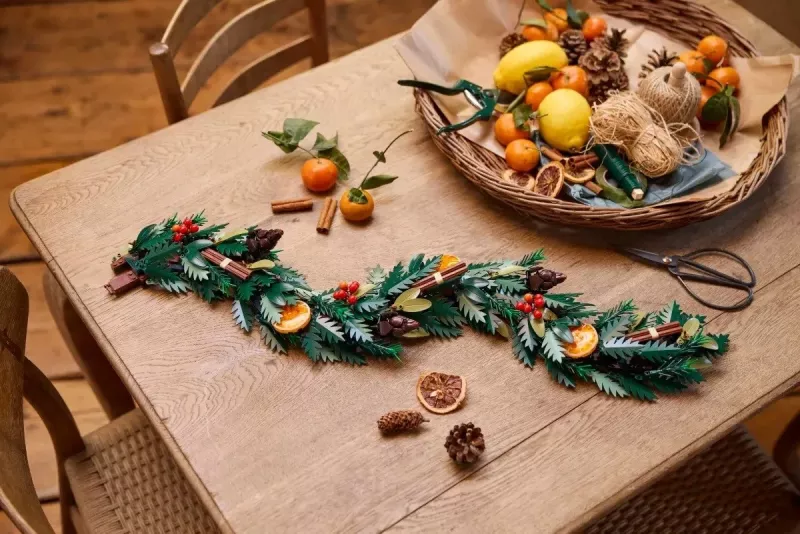 Lodra LEGO ICONS 10340 Wreath, për të rritur, shumëngjyrëshe