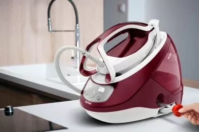 Hekur për hekursoje Tefal GV9220, i kuq / i bardhë 