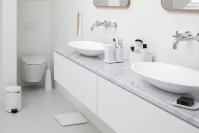 Mbajtëse sapuni Brabantia ReNew 280221, me brinjë ngritëse, bazë antirrëshqitëse, e bardhë
