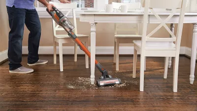 Fshesë me korrent vertikale 2-në-1 me bateri Black&Decker BHFEV182C 18V 2.0Ah Gri
