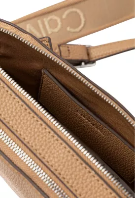 Çantë crossbody për femra Calvin Klein WEBBING 2X STRAP CAMERA BAG LV04F3656G, bezhë e çelët