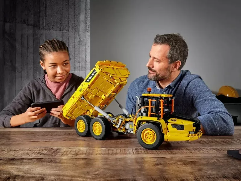 Set LEGO Technic Volvo 6x6 Articulated Hauler 42114, Verdhë