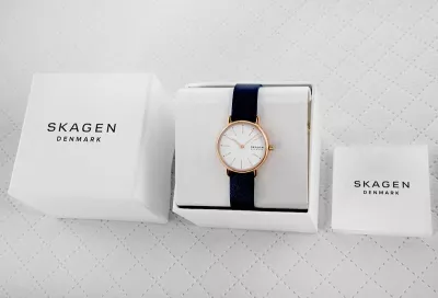 Orë dore për femra Skagen, rozë gold me rrip blu