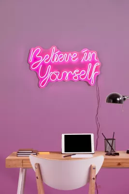 Dekor ndriçues LED plastik, 'Believe in Yourself', ngjyrë rozë