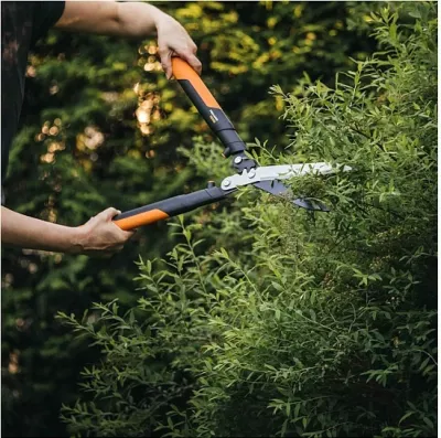 Gërshërë shkurresh Fiskars PowerGear X HSX92, teh i drejtë, doreza zezë/portokalli