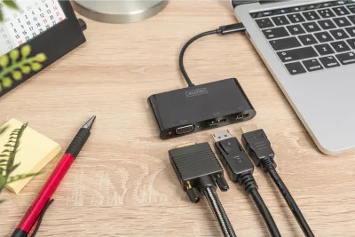 Adapter grafik Digitus USB-C në DisplayPort/HDMI/VGA, i zi