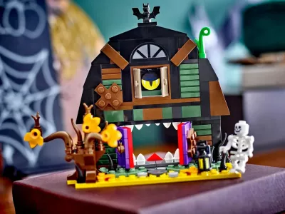 Set LEGO Halloween Barn 40721, 205 pjesë