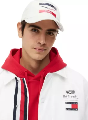 Kapelë bejsbolli për meshkuj Tommy Hilfiger TH X CF1 Chevron Cap AU0AU02091, e bardhë