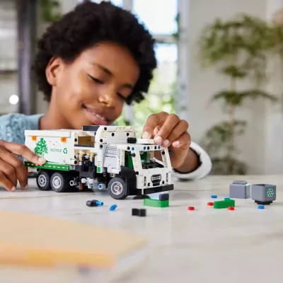 Set Lego Technic 42167 MACK LR Electric Garbage Truck