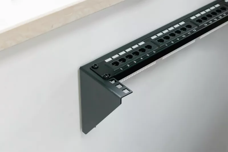 Mbajtëse murale Digitus 19 inç, 6U, e zezë