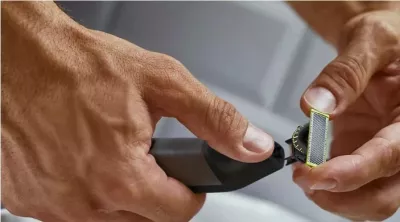 Makinë rroje Philips OneBlade Pro 360 QP6552/15, 20 gjatësi 0.4-10 mm, 120 min, IPX7, me aksesorë, e zezë/gri