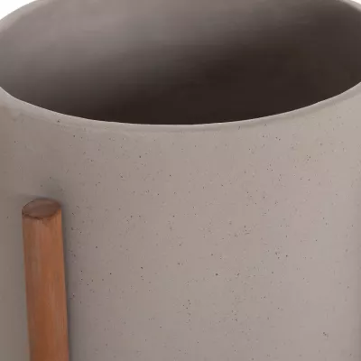 Vazo e brendshme RENTIL, fibër-cement, ngjyrë gri, bazë dru tik, Φ27x66cm