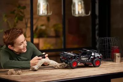 Set LEGO Technic Audi RS Q E-Tron