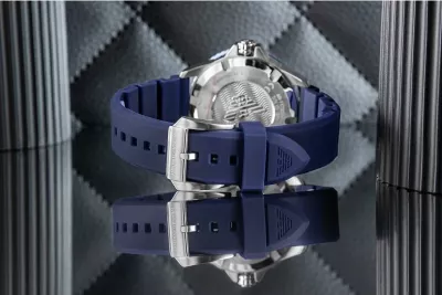 Orë dore për meshkuj Emporio Armani World Explorer Solar AR11785, blu e argjendtë, me kuti