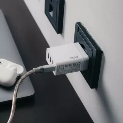Karikues muri Verbatim CHR-30EU2 (49701) 30W, 1x USB-C PD 20W + 3x USB-A (QC 3.0 18W + 2x 10W), prizë EU, i bardhë