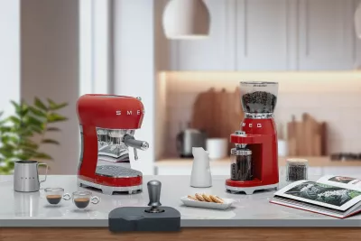 Aparat ekspresi SMEG ECF02RDEU, 1.1L, 15 bar, i kuq