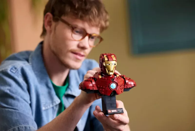 Set LEGO Marvel Iron Man MK4 Bust 76327, me minifigurë, për të rritur, Kuqe