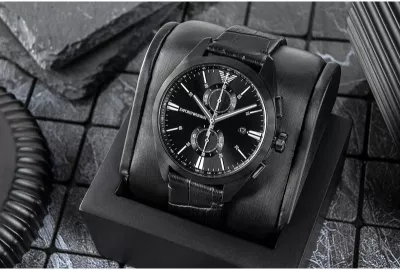 Orë dore për meshkuj Emporio Armani, e zezë