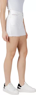 Shorce për femra Calvin Klein Jeans MOM J20J225153, të bardha [Madhësia: W25]