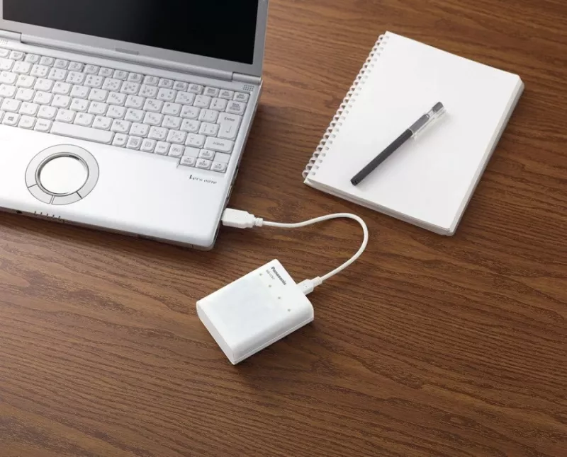 Karikues baterish Panasonic Eneloop Smartplus BQ-CC87 me 4x AA 2000 mAh, Bardhë