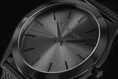 Orë dore dhe portofol kartelash Michael Kors për meshkuj, të zeza
