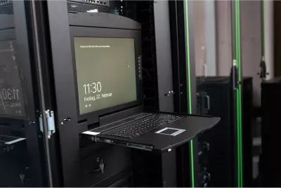 Konzolë rack Digitus 19" LCD, 16-port HDMI KVM, me tastierë US, e zezë