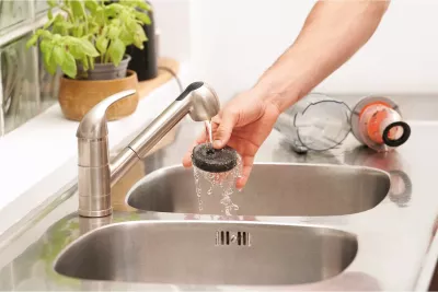 Fshesë me korrent 2-në-1 Black&Decker BHFEA520J, 18V, bateri e integruar 2Ah, 500ml, e zezë