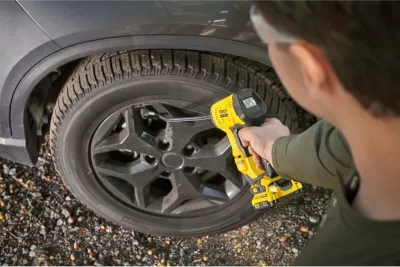 Kompresor ajri me bateri Stanley FATMAX SFMCE521B 18 V, max 10.3 bar, me ekran digjital, pa bateri/karikues, verdhë/zezë