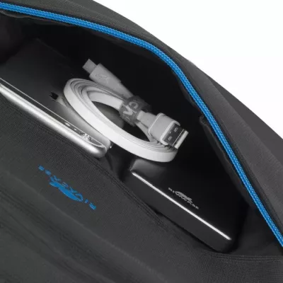 çantë shpine për laptop RivaCase 8069, 17.3\", 23L, zi