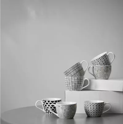 Filxhan Serax, porcelan New Bone China, bardhë, zi, ar, 11x11x8cm