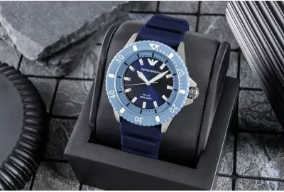 Orë dore për meshkuj Emporio Armani World Explorer Solar AR11785, blu e argjendtë, me kuti